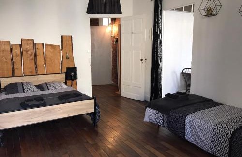 Sainte-Menehould Bed & Breakfast | Chez Franck et Sandra , plein centre ville, 1 er étage