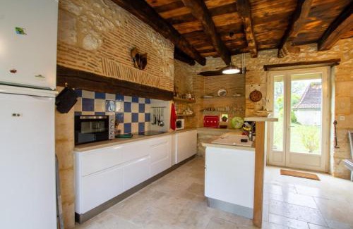 Saint-Pierre-de-Chignac House | Chez la marie