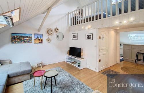 Poitiers Apartment | Chez Lou-Poitiers Hyper Centre-Proche Parking-LaConciergerie
