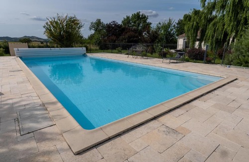 La Pomarede Bed & Breakfast | Chez PhiL