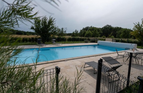 La Pomarede Bed & Breakfast | Chez PhiL