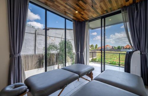 Padonan Villa | Chiama Sun - Berawa Best-Kept Secret - Luxury 4BR Villa with Pool, BBQ - Fast Wi-Fi