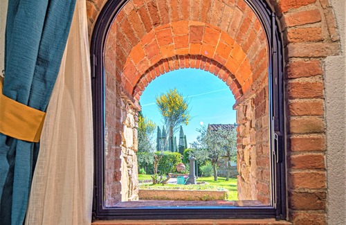 Monte Benichi Apartment | Chianti View, Garden for your small Family, Pool & Jacuzzi