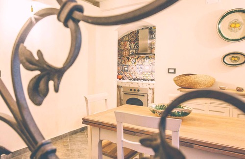 Aci Trezza House | Chibedda Lia - Like a young girl with a beautiful pearl face.