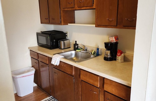 Mentor Apartment | Chic 1 Bd Great for Travel Professionals!
