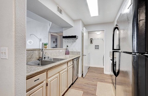 Las Vegas Apartment | Chic 1-bedroom apartment with WiFi, AC in vibrant Las Vegas