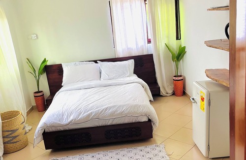 Accra Apartment | Chic 1-bedroom apartment in marvelous Accra with housekeeping, WiFi