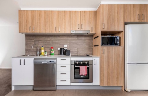 Greenway Apartment | Chic 1-Bedroom Retreat in Greenway