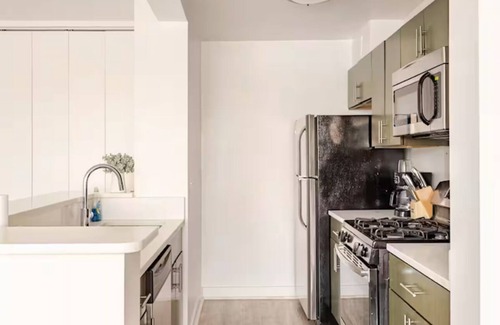 Alexandria West House | Chic 1-bedroom with WiFi, AC in enchanting Alexandria
