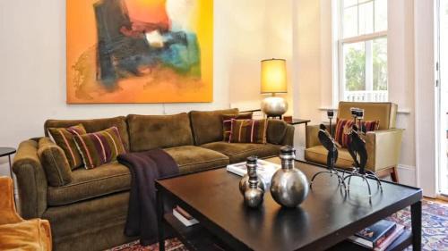 Dilworth House | Chic 1 BR Units Near Dilworth