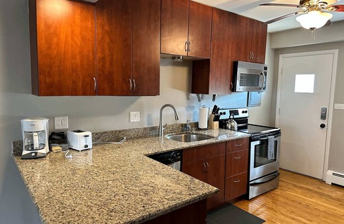 Arlington Heights Apartment | Chic 1BR Apt -Arlington Heights