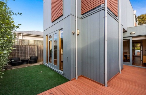 Yarraville House | Chic 2-Bed Home By Bustling Shops