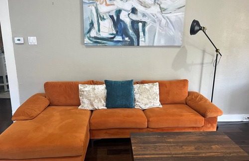 Kessler Apartment | Chic 2-bedroom apartment with WiFi, AC in vibrant Dallas