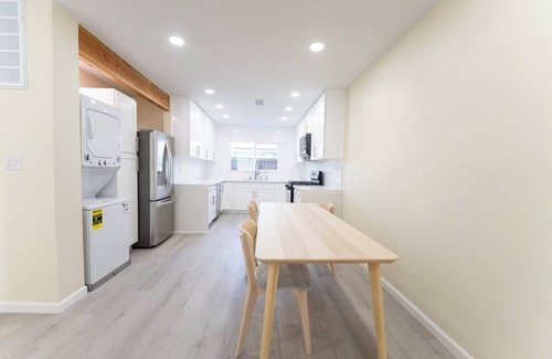 Downey Apartment | Chic 2-bedroom apartment in fantastic Downey Nearby all the Attractions