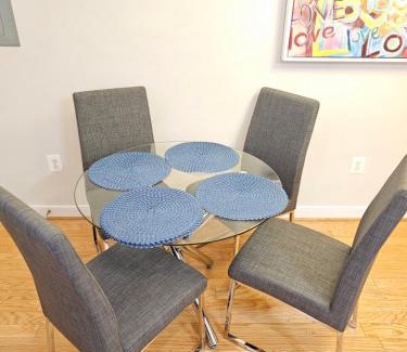 Cardozo Bed & Breakfast | Chic 2 bedroom condo at 2121