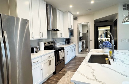 Seven Hills Apartment | Chic 2-bedroom with AC and WiFi in peaceful Henderson