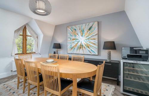 St. Mary's Park Apartment | Chic 2BR Battersea Flat Terrace & Pet-Friendly