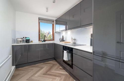 St. Mary's Park Apartment | Chic 2BR Battersea Flat Terrace & Pet-Friendly