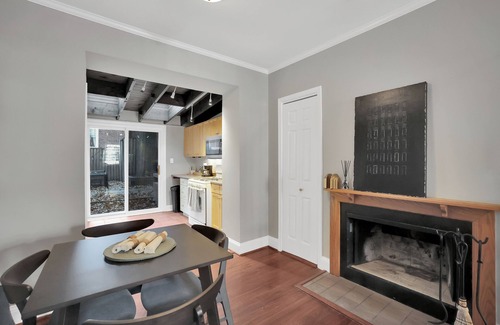 South Baltimore House | Chic 3BR Fed Hill Townhome. Walk to Stadiums, Inner Harbor, Bars, Eats and more