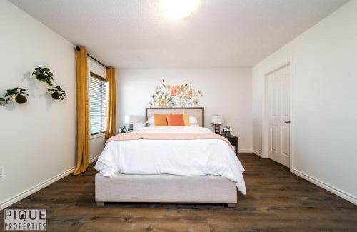 Jasper Place Apartment | Chic 3BR Modern Home - Wi-Fi - Netflix - Sleeps 8!
