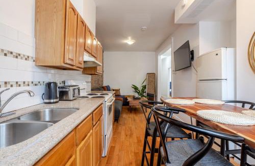 Shaughnessy Village Apartment | Chic 4BR Haven Sunlit in Downtown MTL