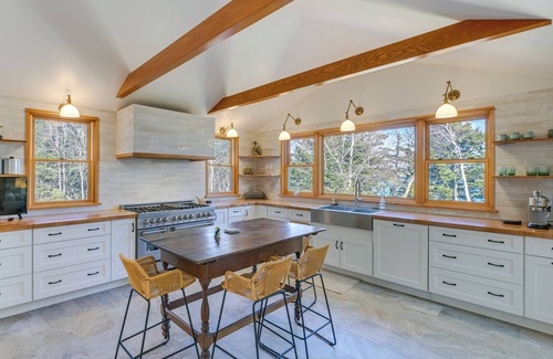 South Addison House | Chic Addison Home w/Fire Pit on 8 Private Acres!