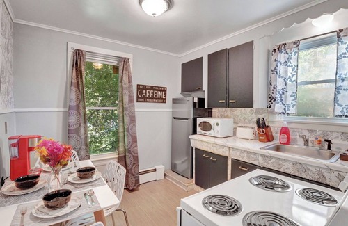 Rochester Apartment | Chic and Comfy apartment centralized in Rochester
