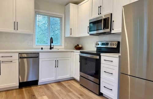 Orinda Apartment | Chic and Petite 1-Bedroom ADU with Private Entrance in peaceful Orinda