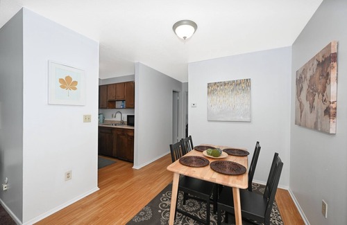 Mentor Apartment | Chic and Stylish 1-Bed Retreat for Traveling Professionals!