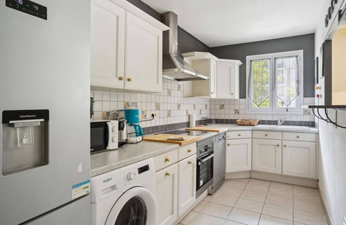 Sartrouville Apartment | Chic apart with terrace and parking