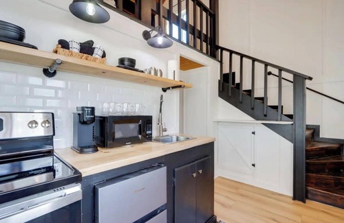 Gentry Cabin | Chic Cabin! Less than 10 minutes from Downtown Siloam Springs