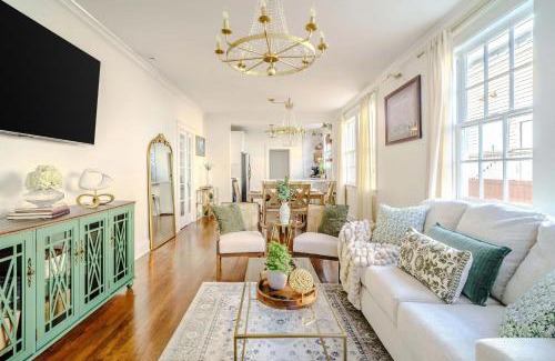 Touro House | Chic & Central - Renovated Gem with Gated Parking