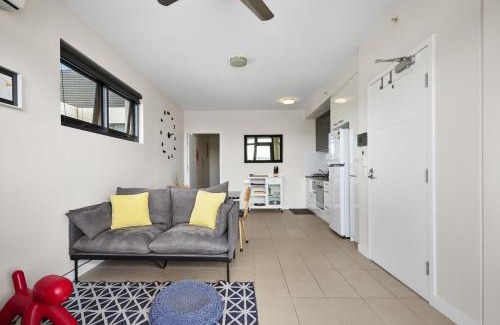 Coburg Apartment | Chic Coburg Haven Modern 1 Bed Apartment