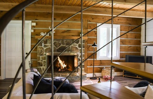 Sainte-Ann-des-Lacs Ski Chalet | Chic Cosy & Spa