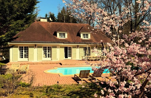 Auffargis House | Chic country house with swimming pool in the Rambouillet forest Chevreuse Valley