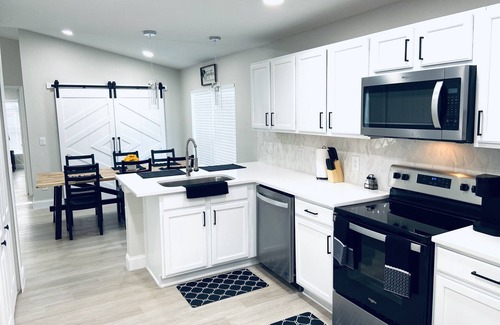 Sandy Ridge House | Chic & Cozy 3BR Home, Private Pool,15 min. to Disney, Long term rental discount