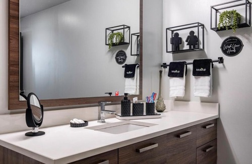 Downtown Dallas Apartment | Chic Downtown Industrial loft