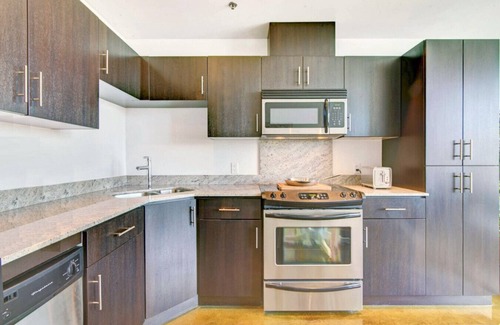 Beltline Condo | Chic DT Suite at Stampede w/Free Parking, AC