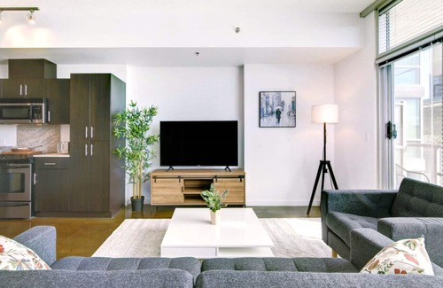 Beltline Condo | Chic DT Suite at Stampede w/Free Parking, AC