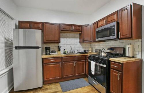Avondale Apartment | Chic & Fully Furnished 2BR Apartment - Roscoe 1
