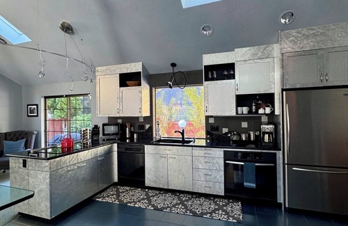 Southeast Eugene House | Chic house in Eugene near University of Oregon/Autzen/Hayward Field