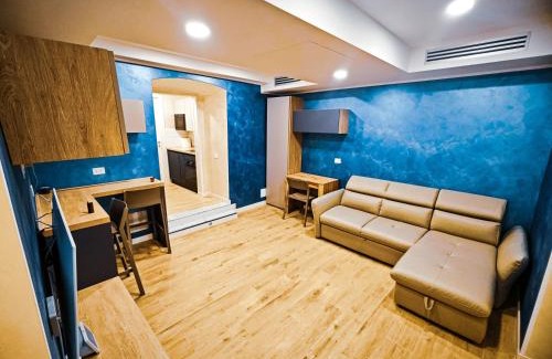 Lagaccio Apartment | Chic House