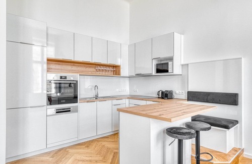 Neubau Apartment | Chic Innere Stadt 2BR w/Elevator, Best Location in Vienna, by Blueground