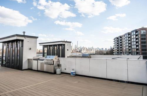 North Bergen House | Chic Luxury 4BR Townhome with NYC Views
