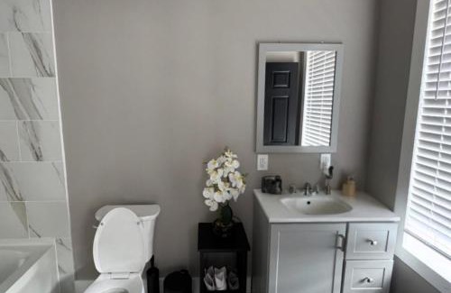 Near East Columbus Apartment | Chic Oasis 1 Miles from DWTN