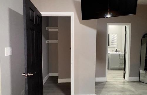 Near East Columbus Apartment | Chic Oasis 1 Miles from DWTN