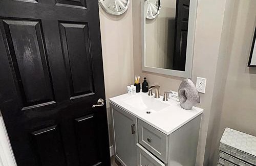 Near East Columbus Apartment | Chic Oasis 1 Miles from DWTN