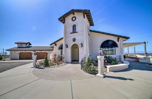 Chico House | Chic Paradise Home with Terrace 13 Mi to Wineries!