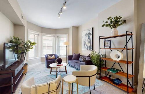 Near North Side Apartment | Chic River North Retreat