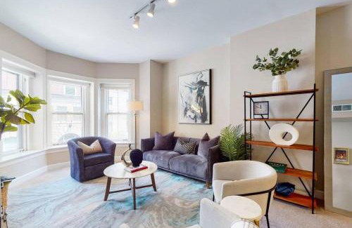 Near North Side Apartment | Chic River North Retreat